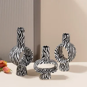 vase noir et blanc imprimé zèbre