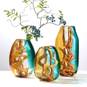 vase en verre multicolore