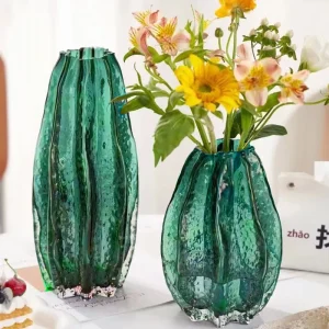 vase en verre vert