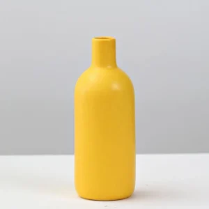 vase en céramique jaune
