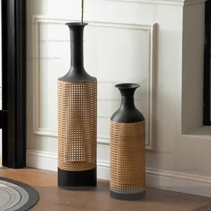 grand vase décoratif en métal